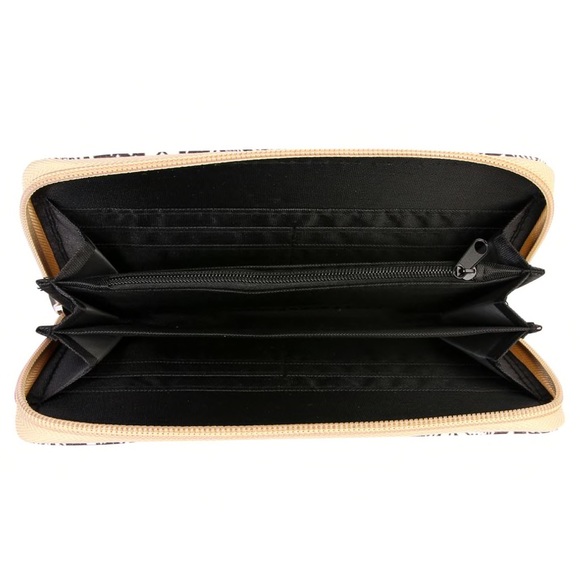 White glitter is around wallet - Picture 4 of 6